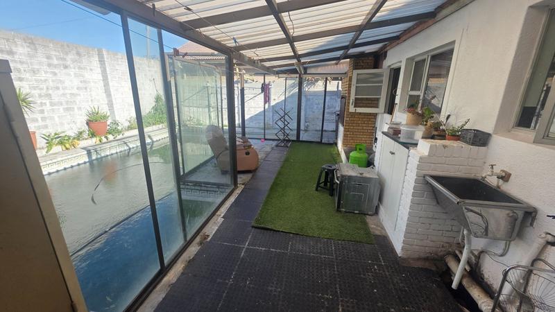 5 Bedroom Property for Sale in Kensington Western Cape